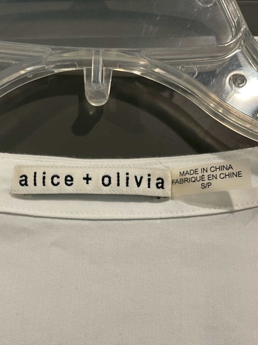 Alice + Olivia White Ruffle V-Neck Sleeveless Blouse - Picture 2 of 9